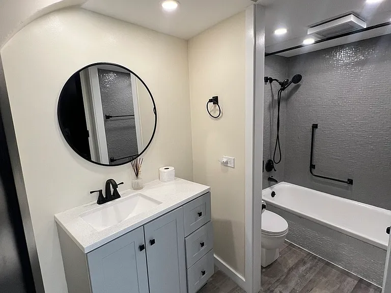 300 N State St #5225 — Photo 17