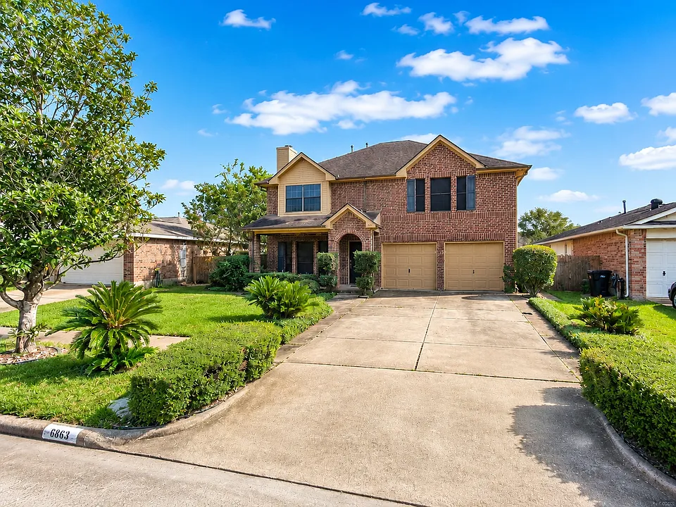 6863 River Bluff Dr
