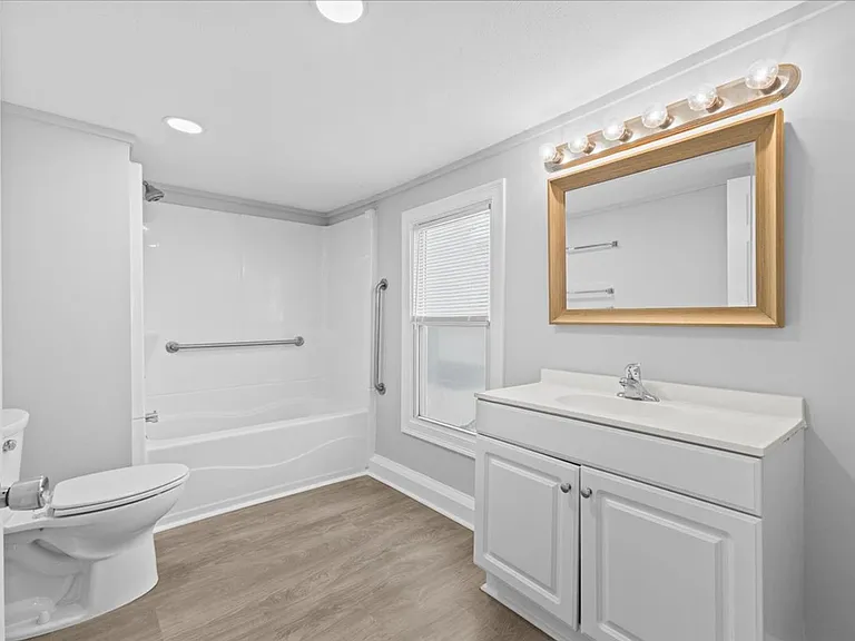 39 Avenue C — Photo 7