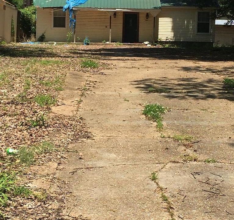 1st image of 323 W Danner Ave
