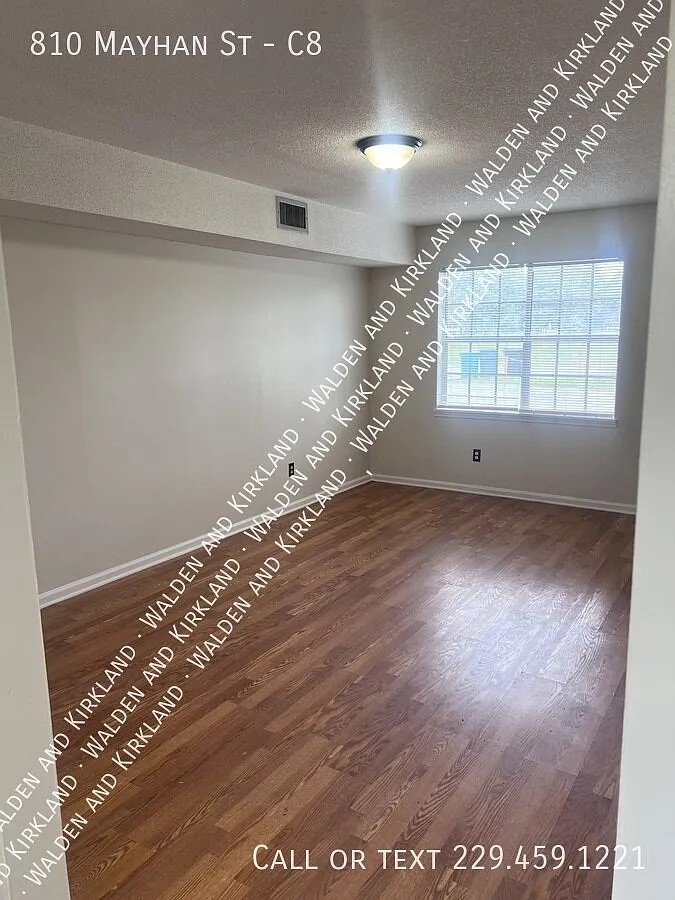 Affordable 2 Bedroom/1.5 Bathroom - Move In Ready! — Photo 3