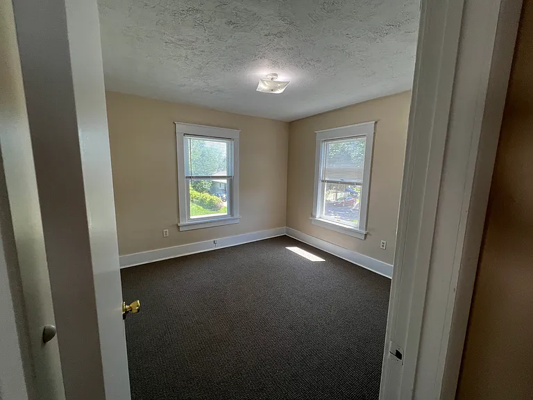 2411 Lynn St — Photo 11