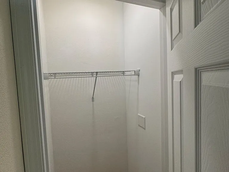 2420 E Washington Ave — Photo 10