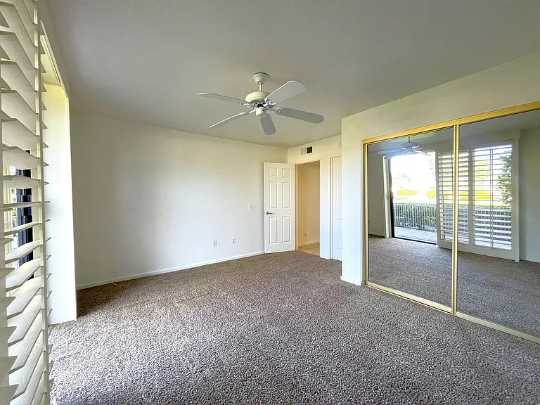 35 Malaga Dr — Photo 13