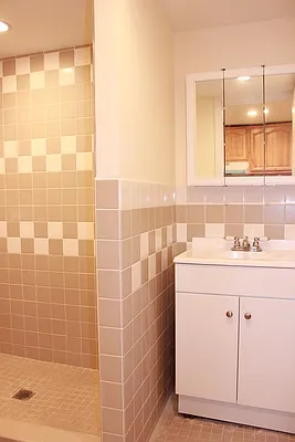 Rented by Realty 2000 Corp | media 22