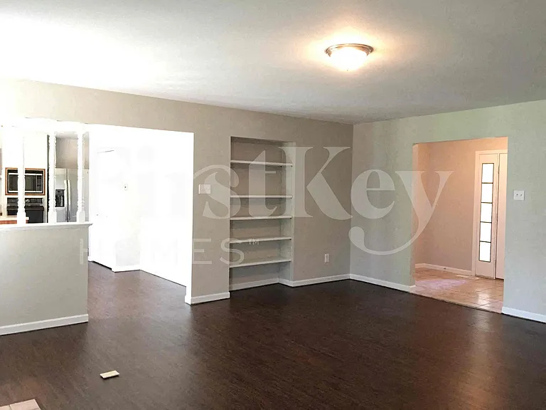 5 Les Cherbourg Ct — Photo 6