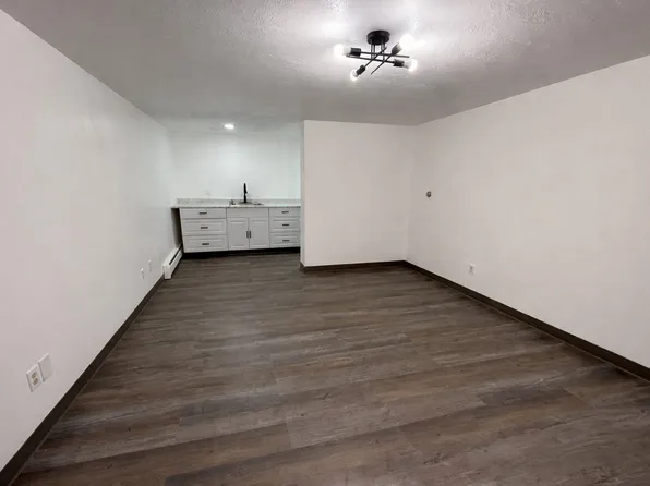 2199 S Linn Ave, New Hampton, IA