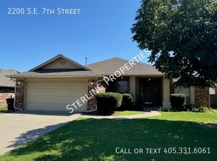 2200 SE 7th St, Moore, OK 73160