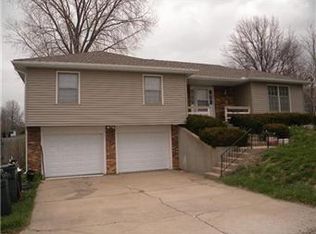 710 Four H Rd, Lansing, KS 66043