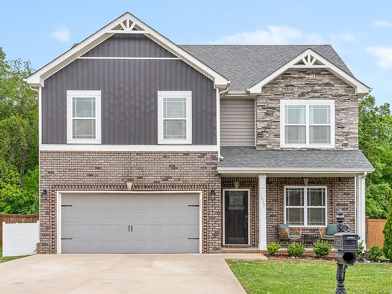 1607 Ellie Piper Cir — Photo 1