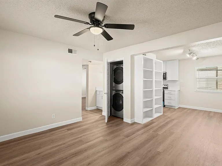 2408 Longview St #112 — Photo 1
