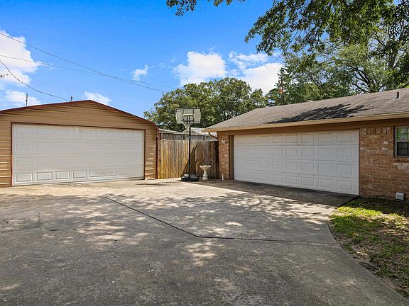 4th image of 1205 Briarwood Ln