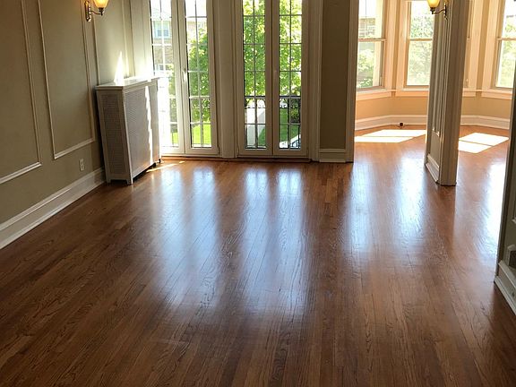 3rd image of 6827 N Northwest Hwy APT 1