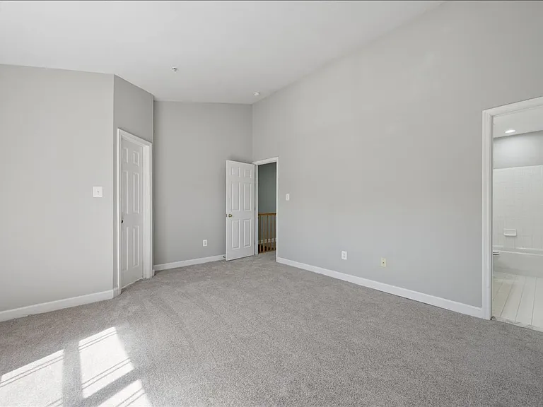 1004 Collindale Ave — Photo 21