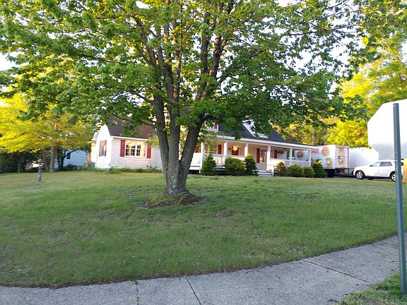 2nd image of 725 Ocean Crest Ave