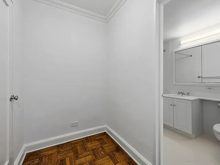 215 E 68th St #5Q — Photo 7
