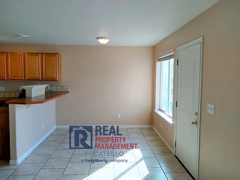 1592 Zener St — Photo 6