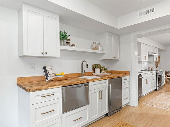 3rd image of 1903 Ventura Pl