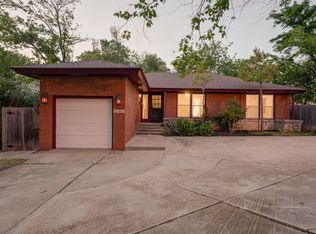 1101 Bedford Dr, Nichols Hills, OK 73116