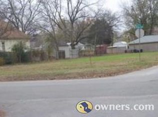 1202 Iowa Ave, Chickasha, OK 73018