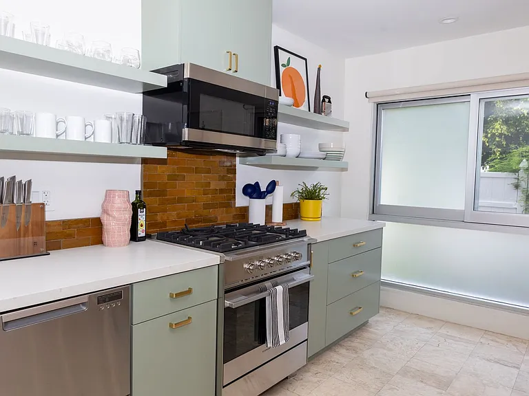 210 S Hamilton Dr #9 — Photo 7