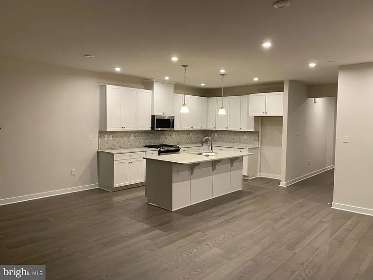 256 Chase Dr — Photo 3
