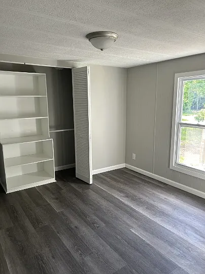 601 Moores Dr — Photo 9