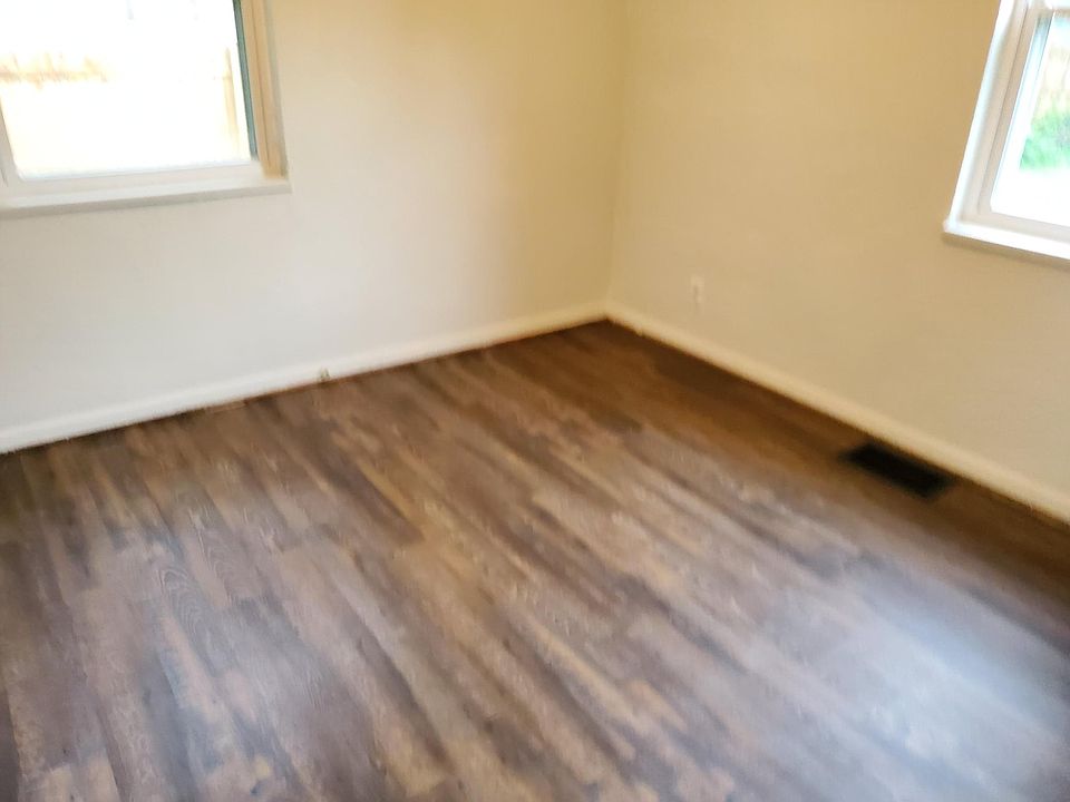 1st image of 3101 W Epler Ave
