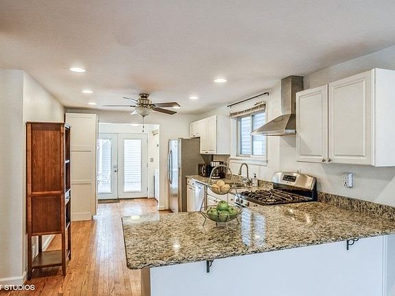 2nd image of 2443 N Ashland Ave #1