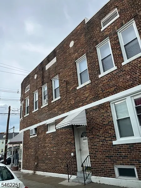 660 Summer St