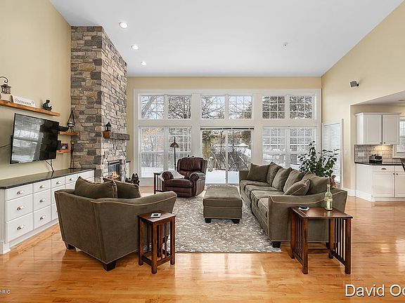 4th image of 3031 Thorncrest Dr SE