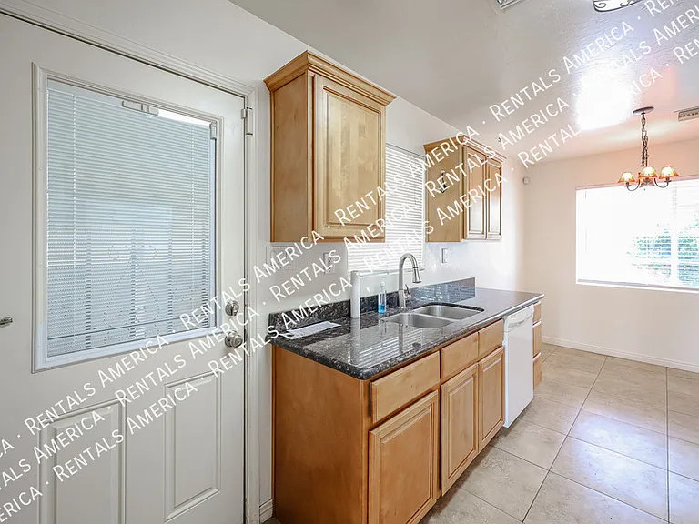 3432 N 23rd Ave — Photo 15