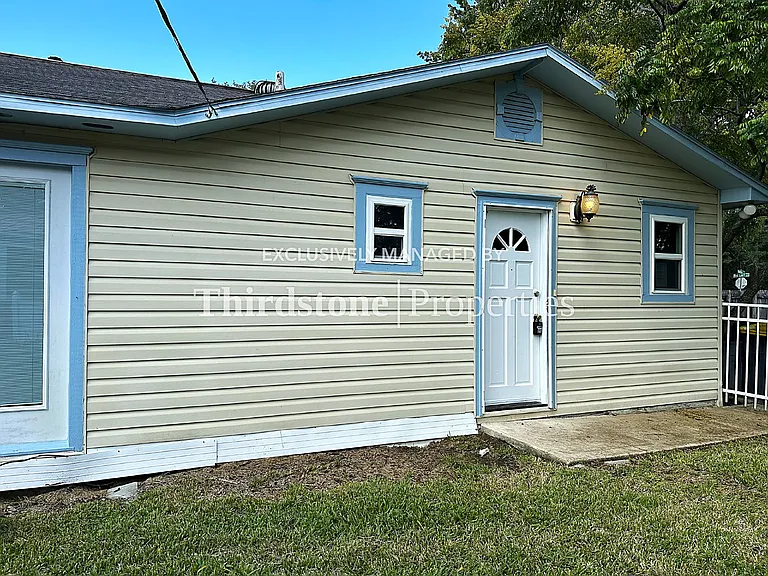 2965 Armstrong St #B — Photo 11