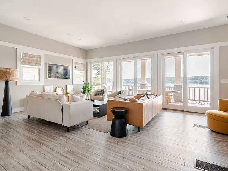 307 Lakeside Blvd — Photo 10