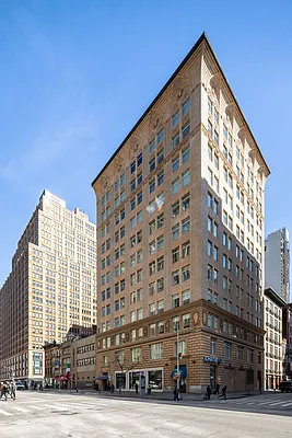 Sold by Compass | media 7