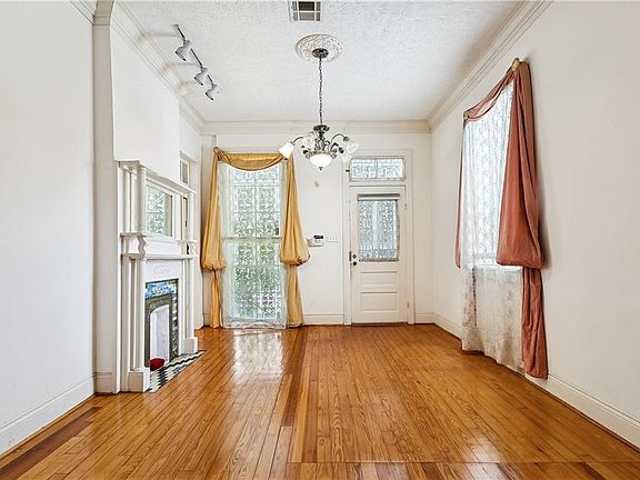 5th image of 235 Pine St