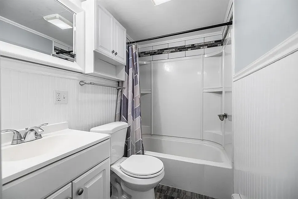 2 bed, 832 sqft, $2,200 — Photo 2