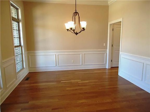4th image of 152 Wellington Dr