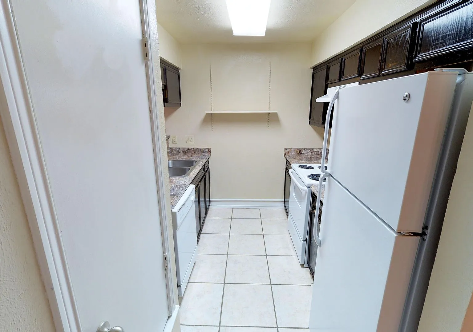 Sycamore Falls Apartments - 1 Bedroom/1 Bath — Photo 3