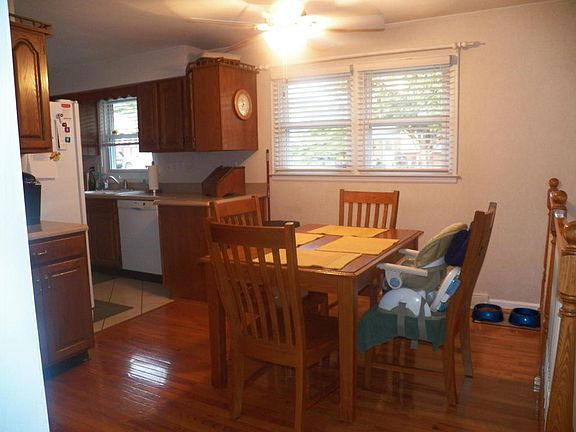 3rd image of 4641 Long Acre Dr NE