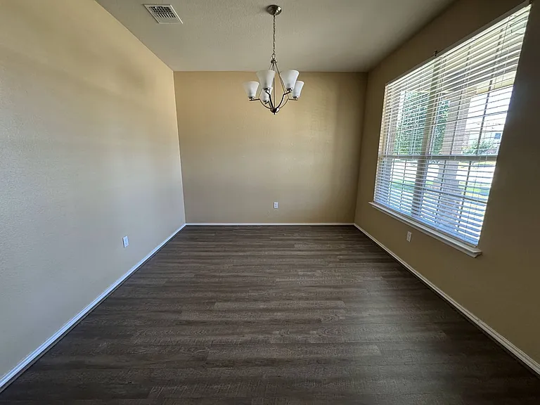 6406 Clear Brook Dr — Photo 3