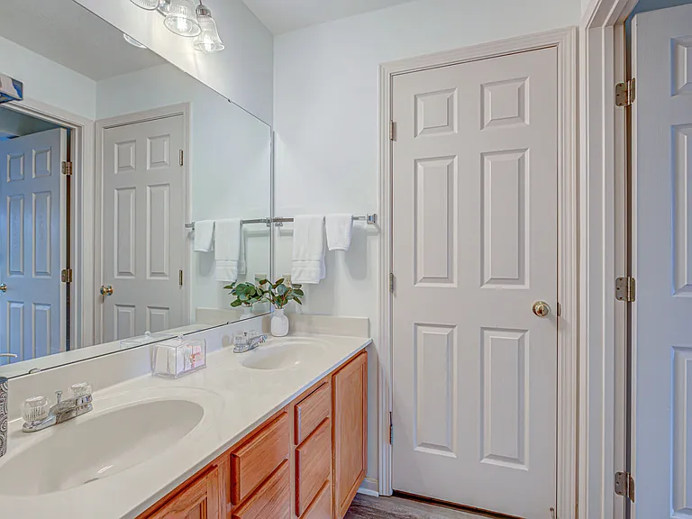 100 Northridge Dr #9 — Photo 16