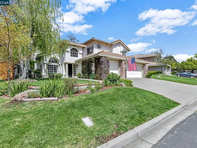 668 Sun Tree Ct — Photo 3