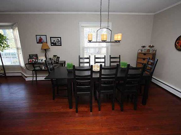 4th image of 2 Marymont Dr