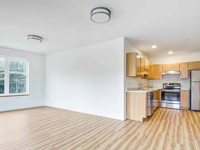 South End Apartments — Photo 8