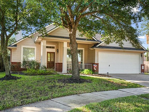 The home sits on a premium cul-de-sac lot and is a just a short walk to the neighborhood pool , playground, basketball court and soccer fields.