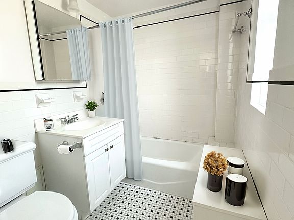 4th image of 850 Amsterdam Ave APT 10F