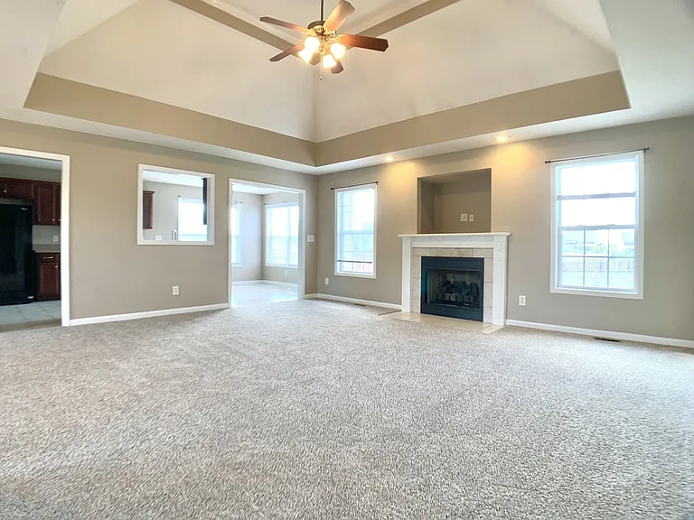 1724 Flagstone Dr — Photo 2