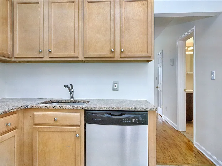 80 Pine St #2 — Photo 16