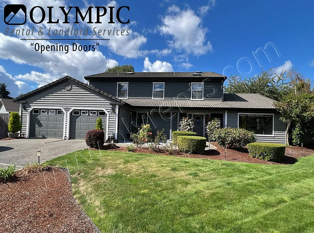 Well Maintained 4 Bedroom, 2.5 Bath Home in Glenmore — Photo 1